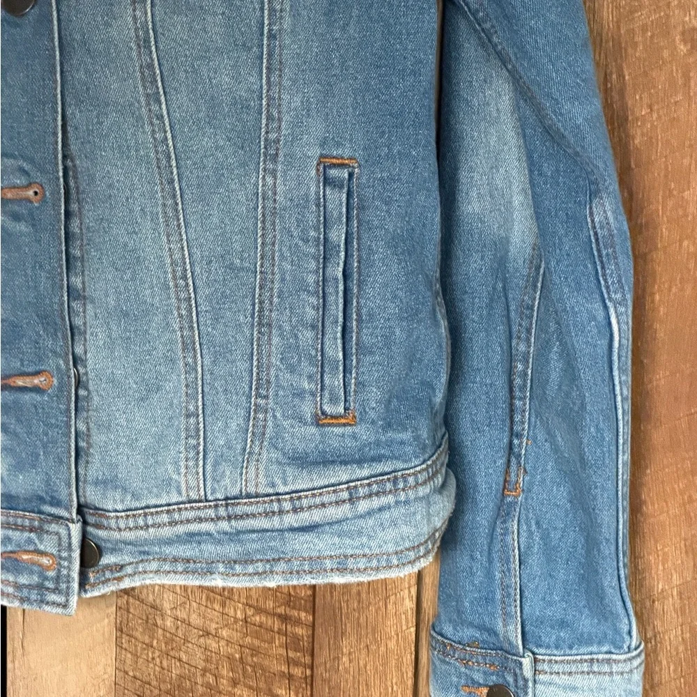 Universal Thread Classic Medium Blue Denim Jacket Size Small - Picture 3 of 12